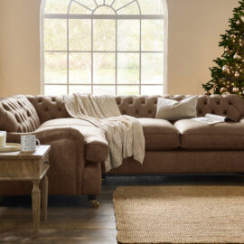 Chesterfield Sofas: A Touch of Timeless Elegance for Your Christmas Gathering